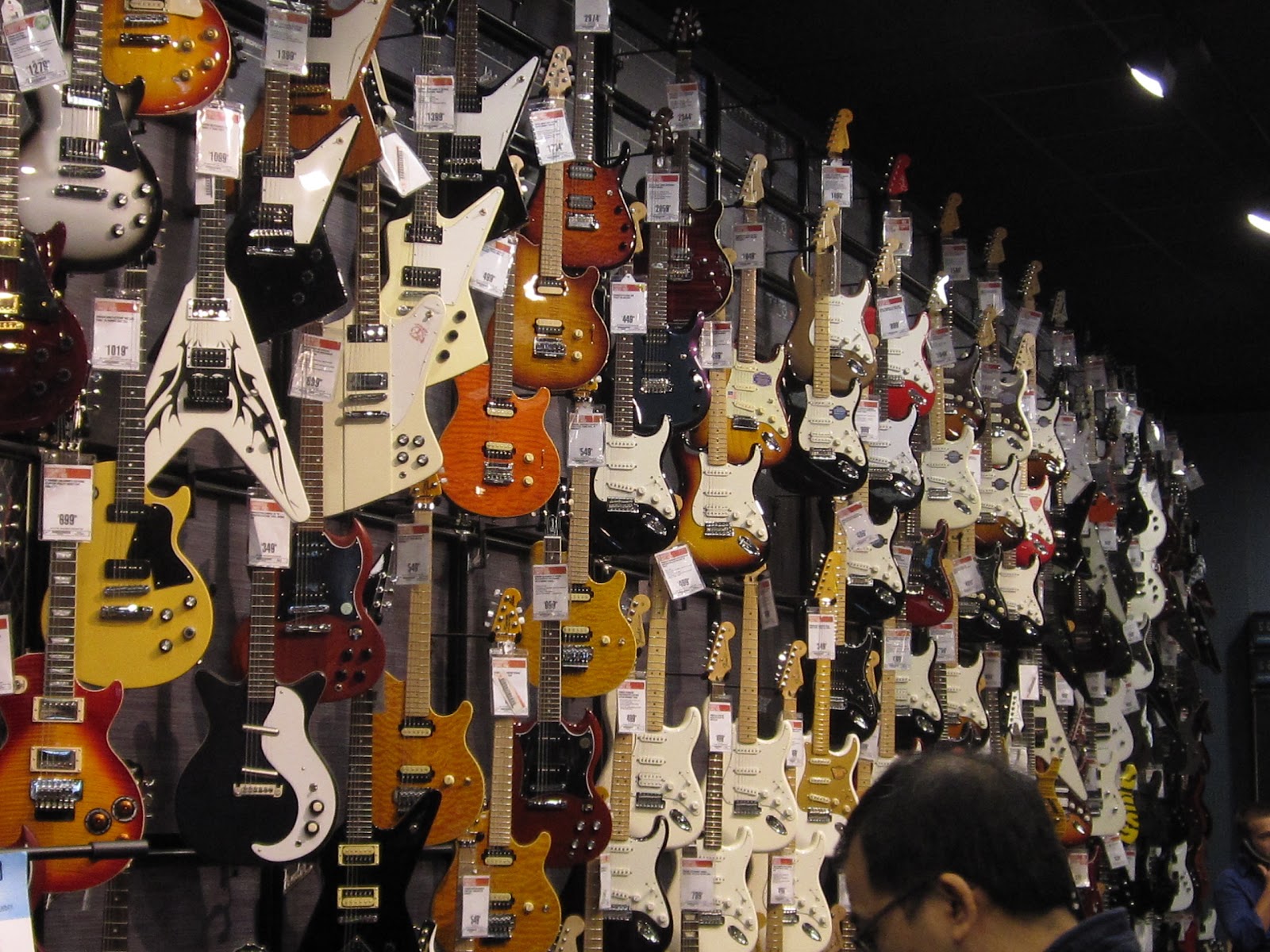 The OtHeR HoUsToN A VISIT TO A GREAT GUITAR STORE