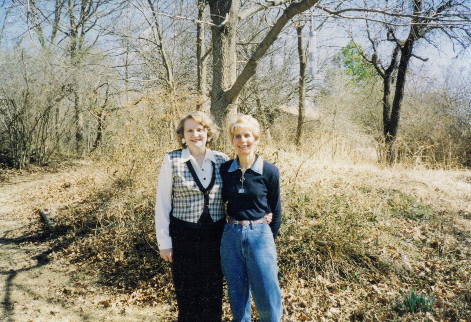 [1996+-+Joan+visiting+Tulsa+-+backyard+hill+on+83rd.jpg]