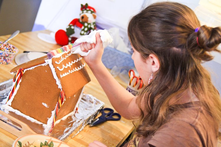 [09Jan01_gingerbread_25.jpg]