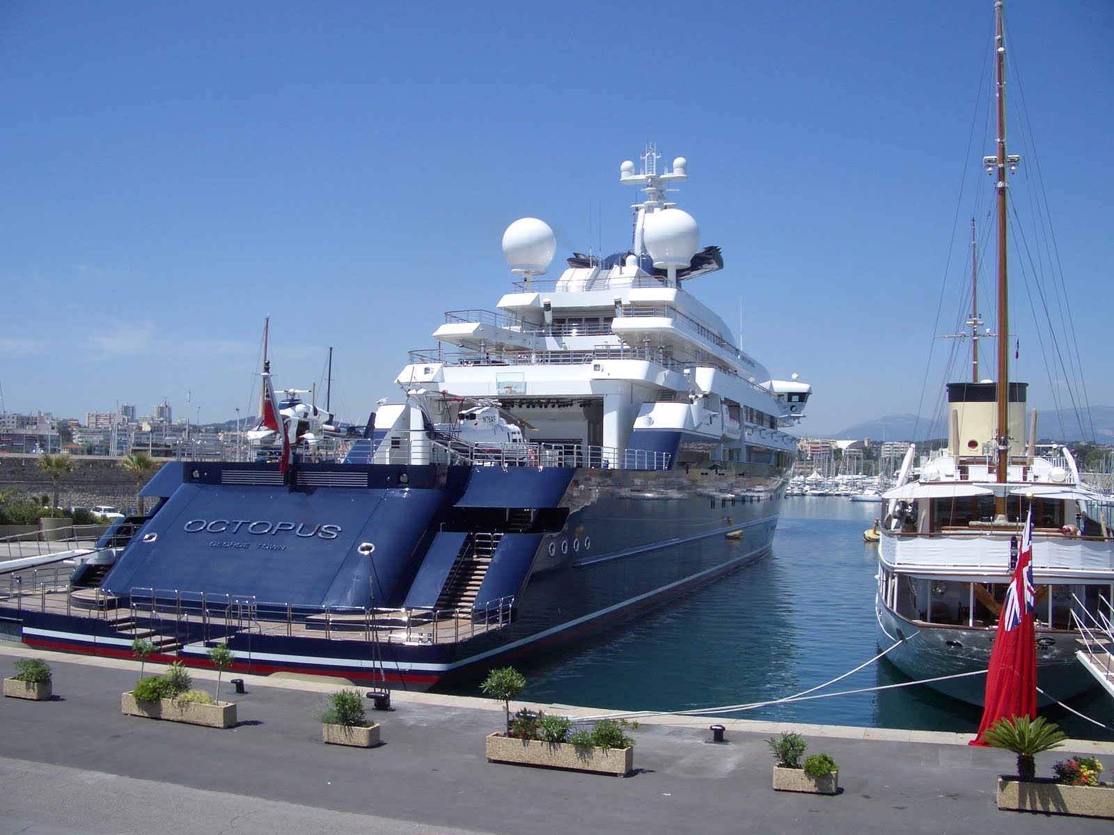 Superyachtfan: Octopus - Lurssen- 126,2 meter - 2003