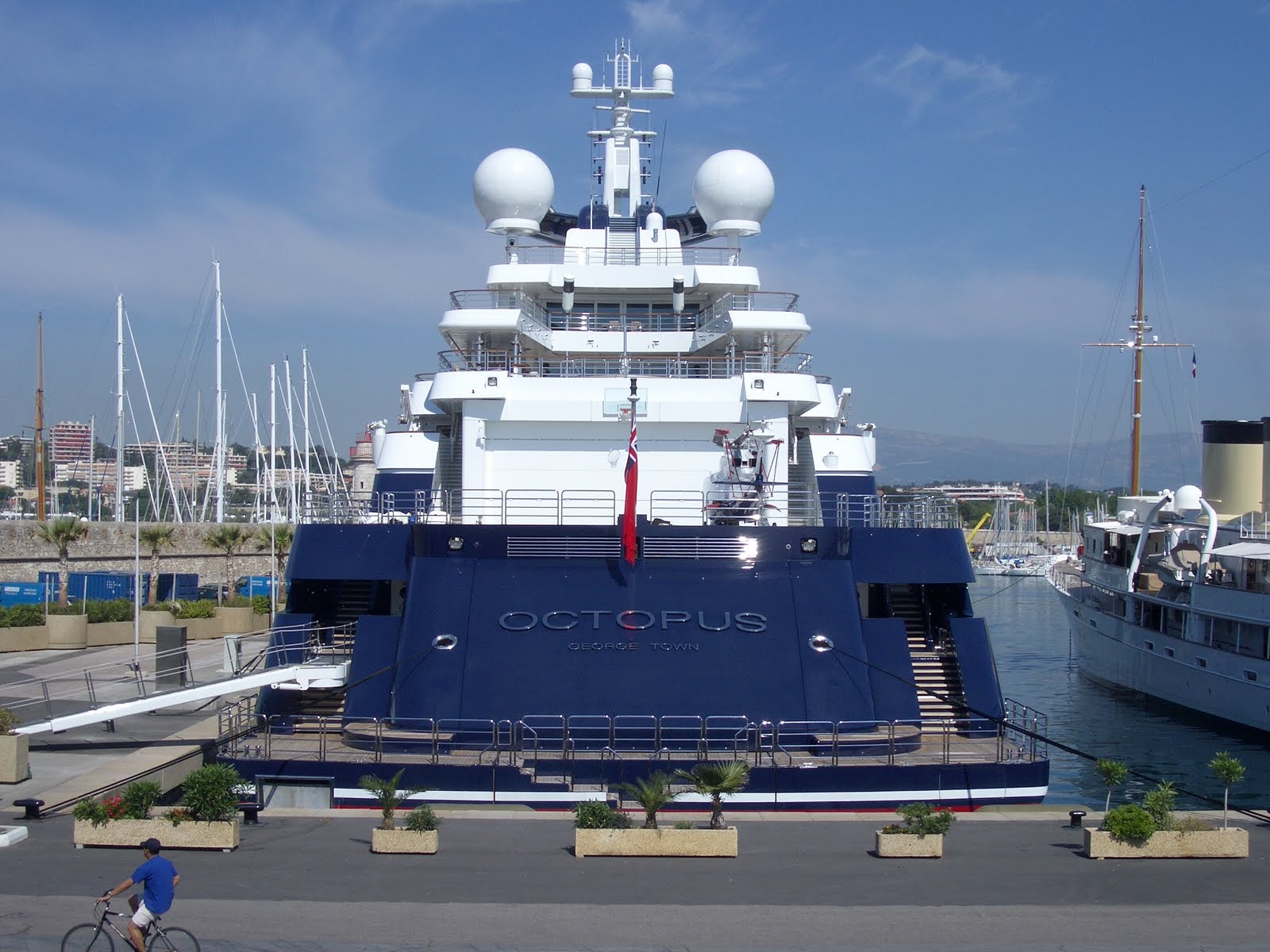 Superyachtfan: Octopus - Lurssen- 126,2 meter - 2003