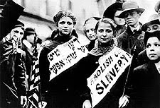 1909 New York des femmes syndicalistes manifestent contre le travail des enfants