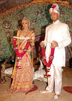rakhi-elesh2.jpg
