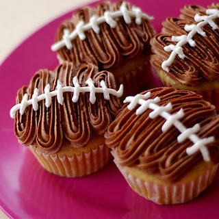 Carpe Cupcakes!: Football Cupcakes