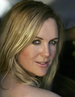 RANDOM THOUGHTS OF A LURKER: Happy Birthday Renee O’Connor!!