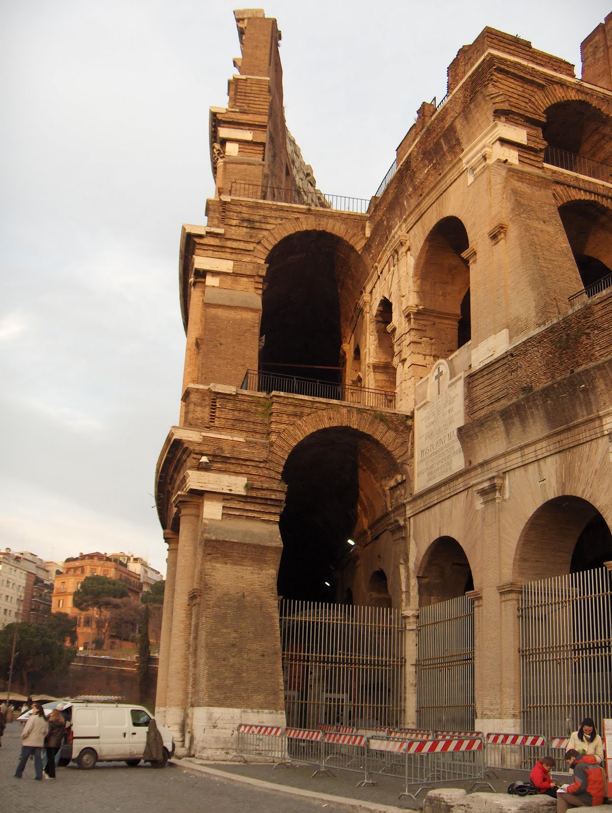 [Roma-+Coliseo+al+crepúsculo+2.JPG]