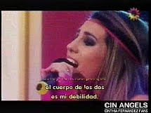 Cinthia cantando