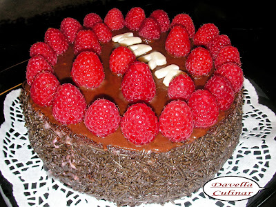 Tort cu ciocolata si zmeura / Gâteau d'anniversaire au chocolat et à la framboise