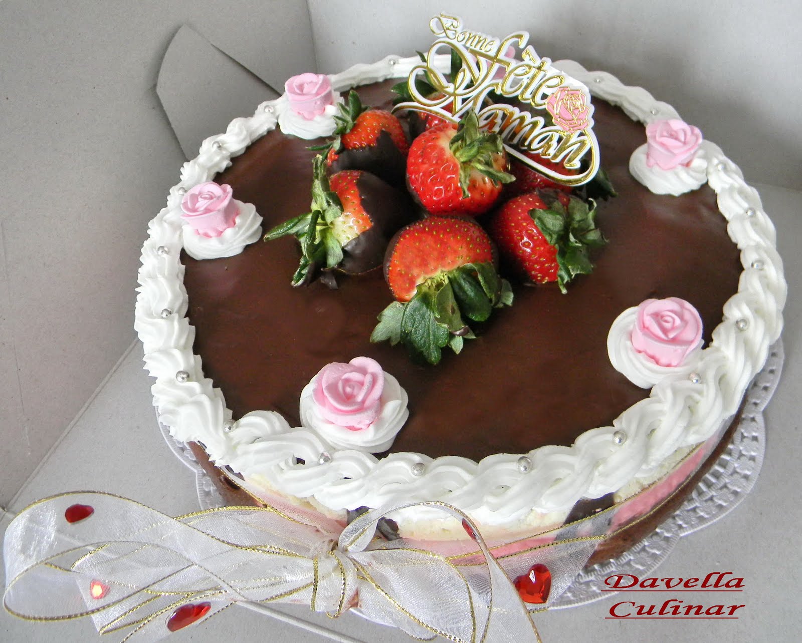 Gâteau d'anniversaire mousse choco-fraises / Tort regal cu mousse de ciocolata si capsuni