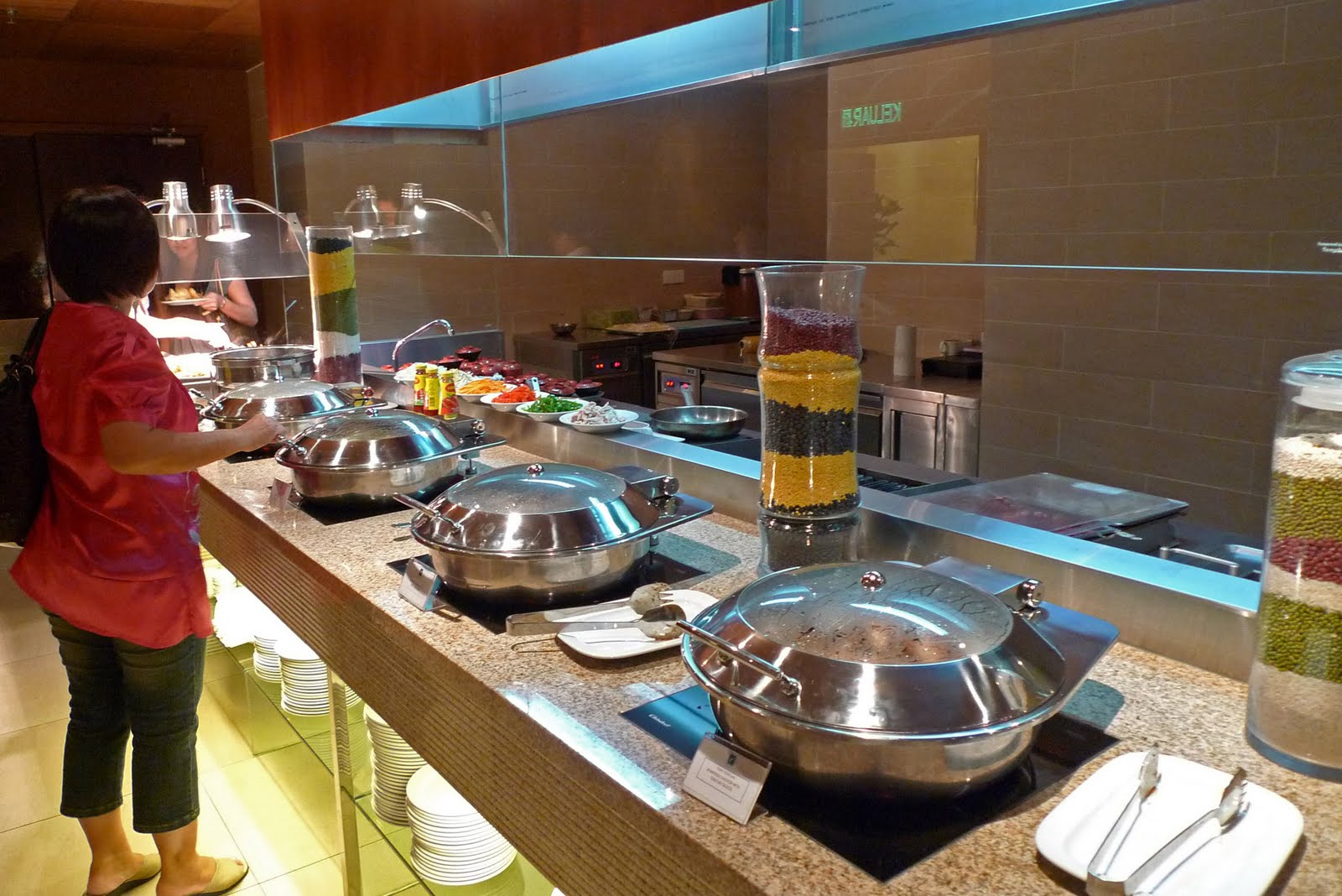 Eating in Kuching - Buffet Dinner at Cafe Majestic