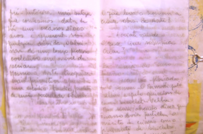 detalhe do pequeno quarto de guardar objetos de natureza desigual