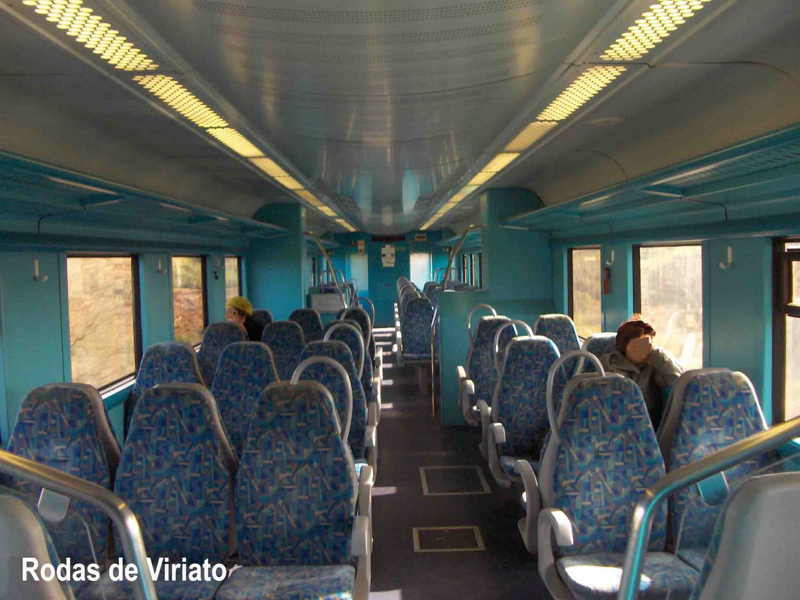 [emef+0356+interior.jpg]