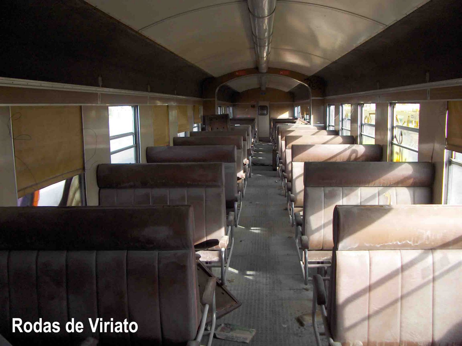 [carruagem+vandalizada2.jpg]