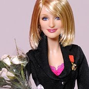 Boneca 'Barbie' inspirada na autora J.K. Rowling é criada