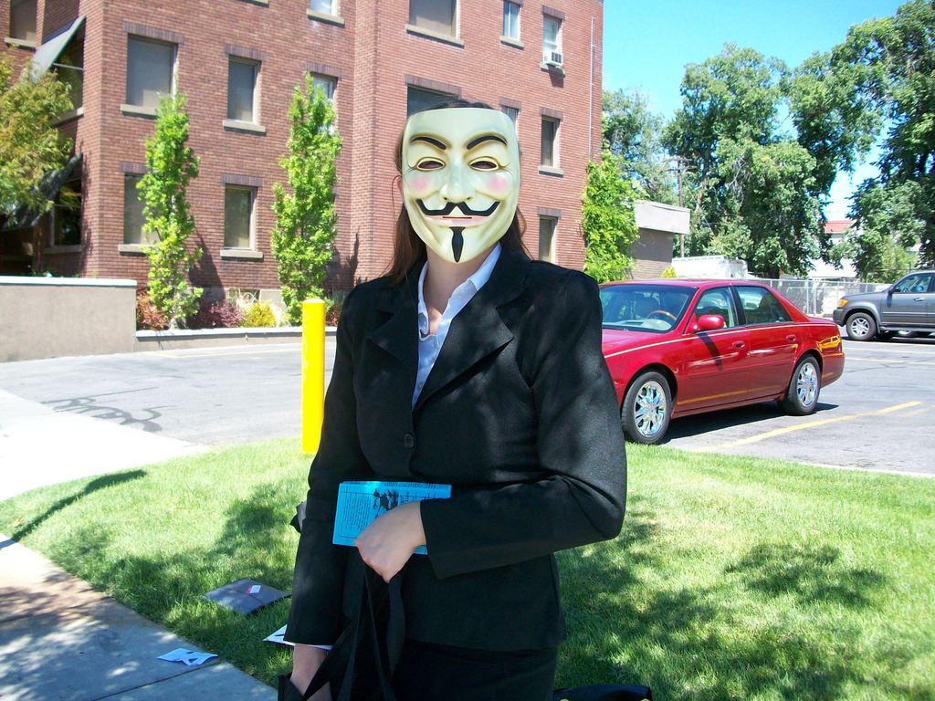 [Anonymous+Protest+16+August+2008+-+USA+-+Salt+Like+City+Utah+02.jpg]