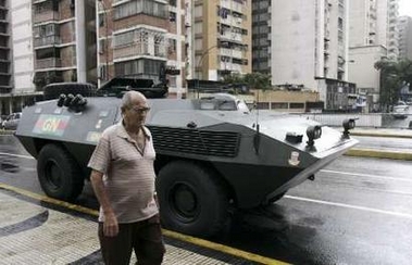 [tanques+na+rua.jpg]