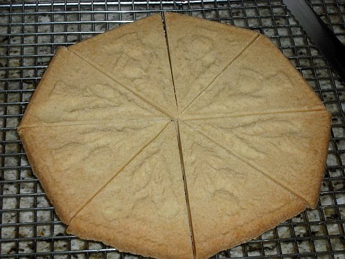Culinary Alchemy: On the Trail of Petticoat Tails - Shortbread in a ...