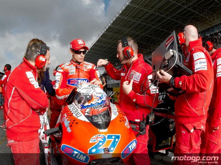Com chuva e show de quedas, Lorenzo vence corrida histórica da MotoGP na  Espanha - ESPN