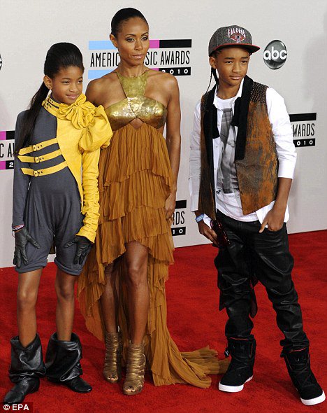 willow-smith-jada-pinkett-amas.jpg