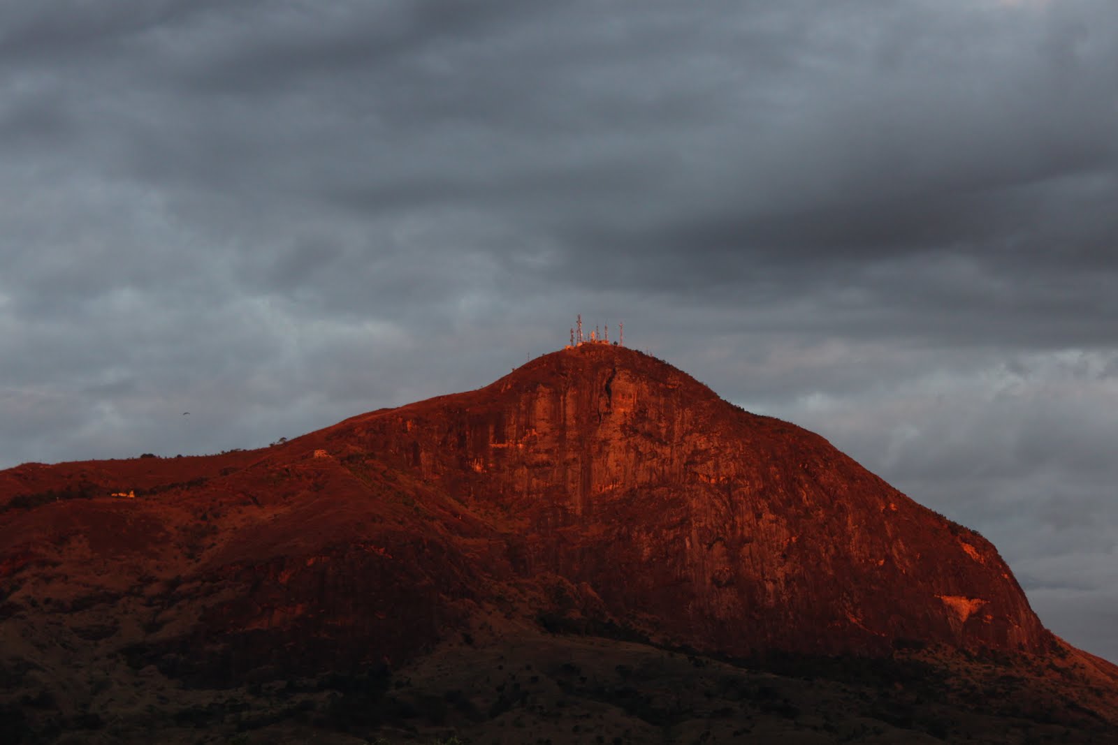 Pico do Ibituruna G. Valadares MG