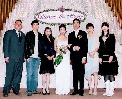 左起: 肥仔, 倫, peggy, 新娘, 新郎, 我, kayee