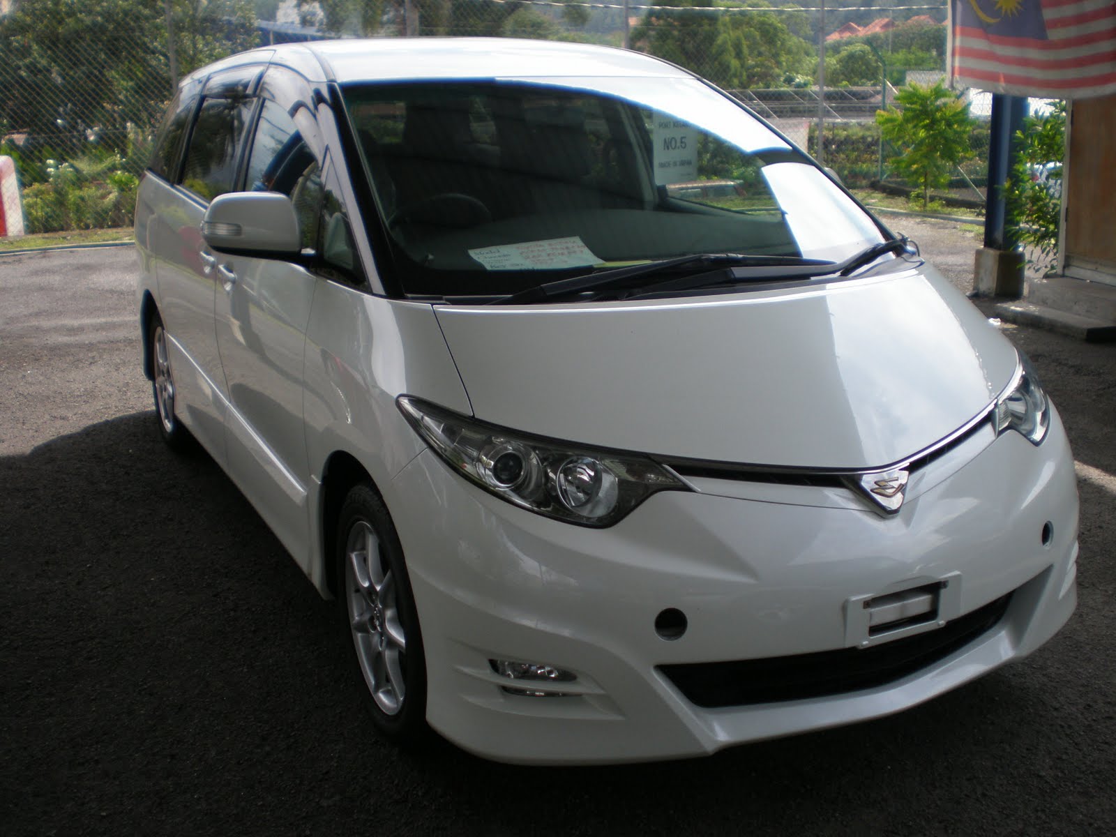 Toyota estima фотографии