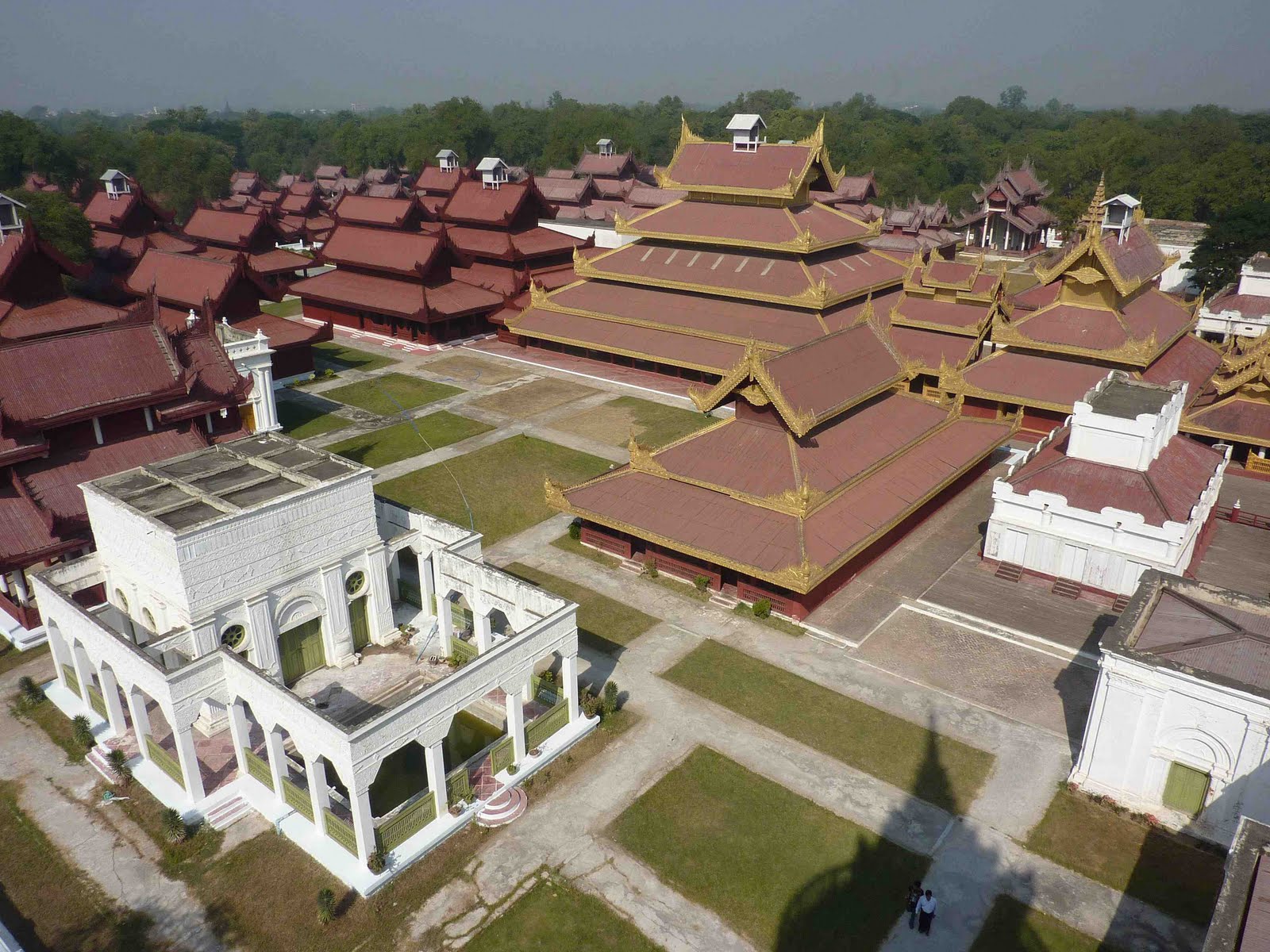 [2462+-+Mandalay+-+palais+royal.jpg]