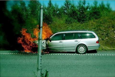 [burning+cars+flickzzz.com+2006-730839.jpg]