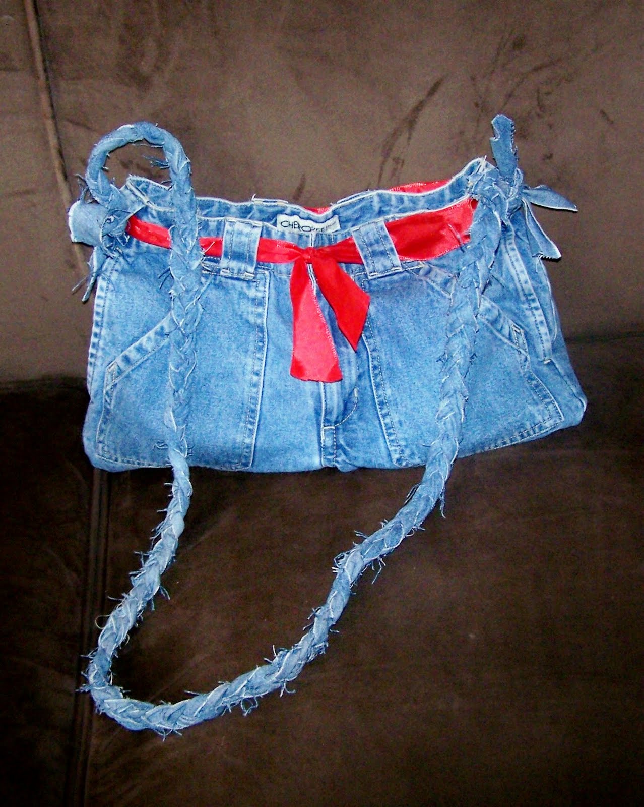 BUG A BOO CORNER Recycle blue jeans into a purse!