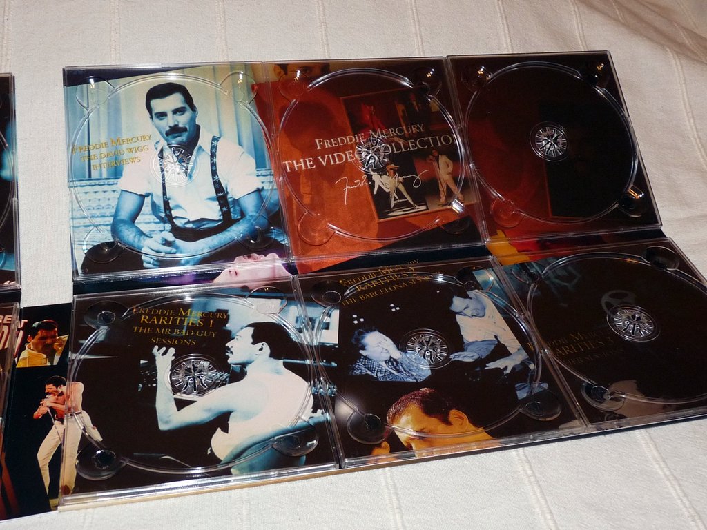 [freddie_mercury_collection_09.jpg]