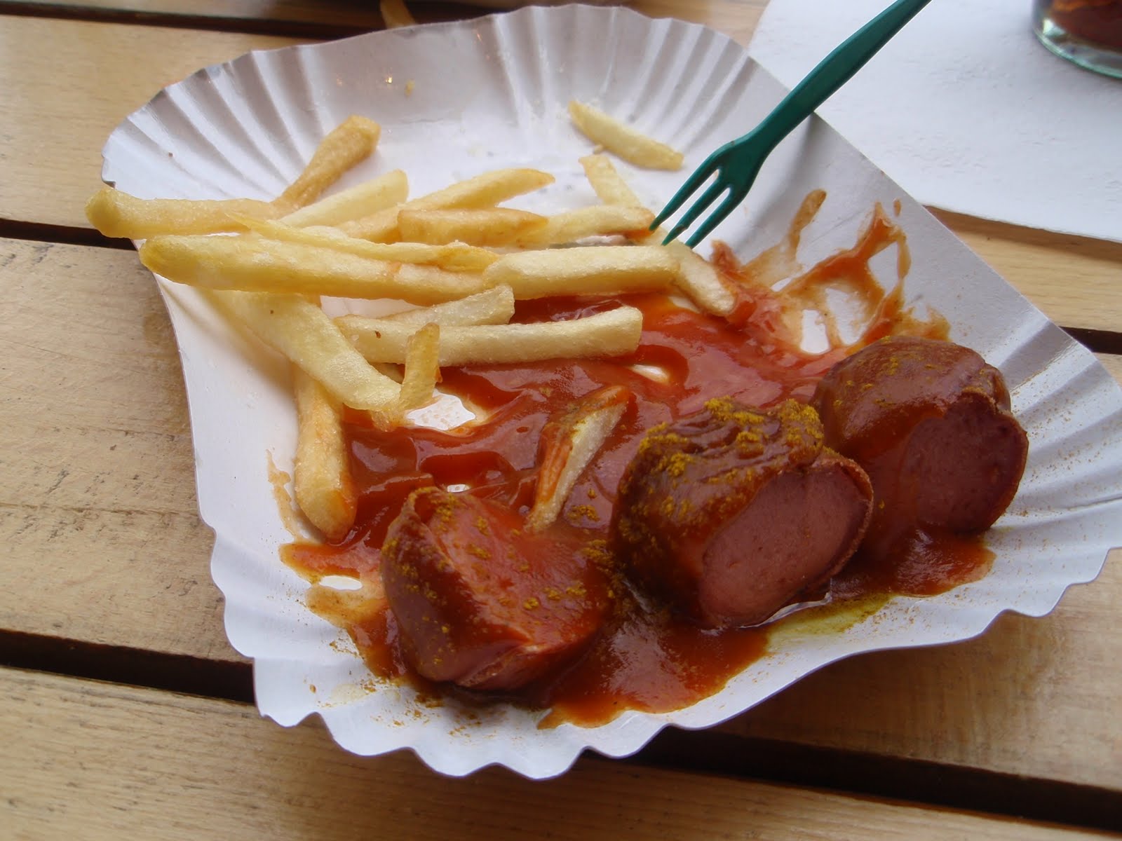 The Globe on my Plate: Currywurst! Spysnack or a hot dog with ketchup?