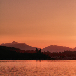 [castle+maol+and+the+cuillins.jpg]