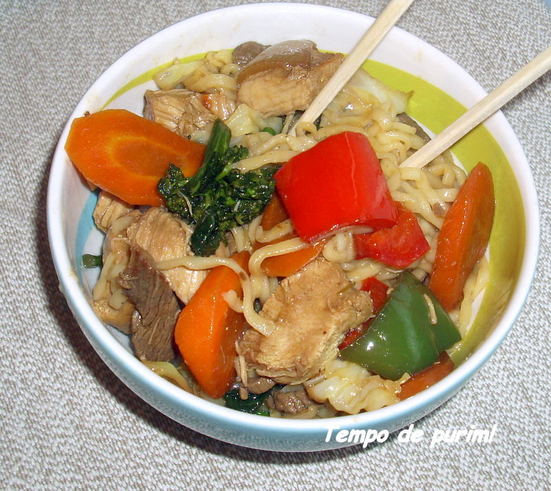 Chop suey de frango com legumes: receita fácil e feita em uma só panela