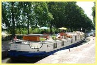 Cruise the French canals with Hotel Barge Claire de Lune - Book with ParadiseConnections.com