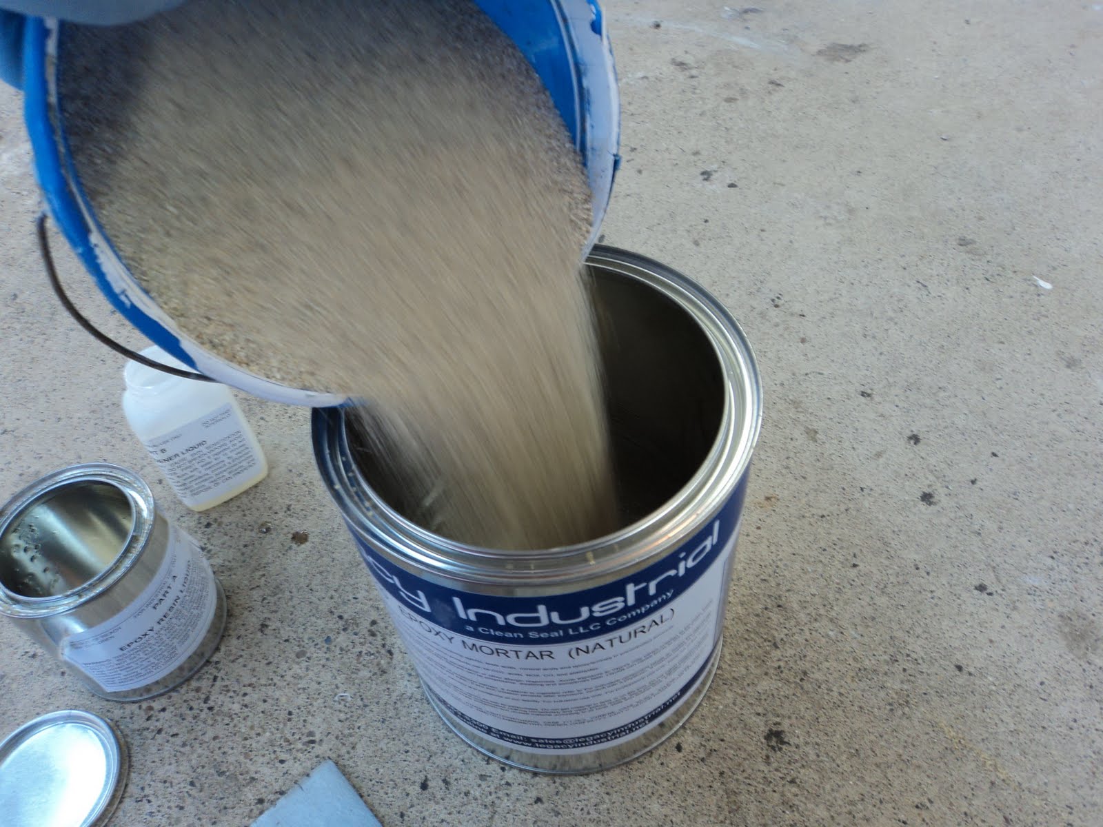 Жидкий цемент для заливки щелей