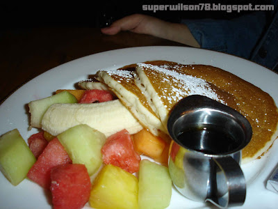 American Breakfast at Pigalle, New York City, USA - Places and Foods