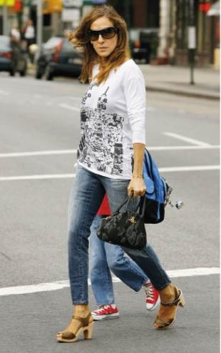 Jessica Parker Spotted in Swedish Hasbeens Classic Clog