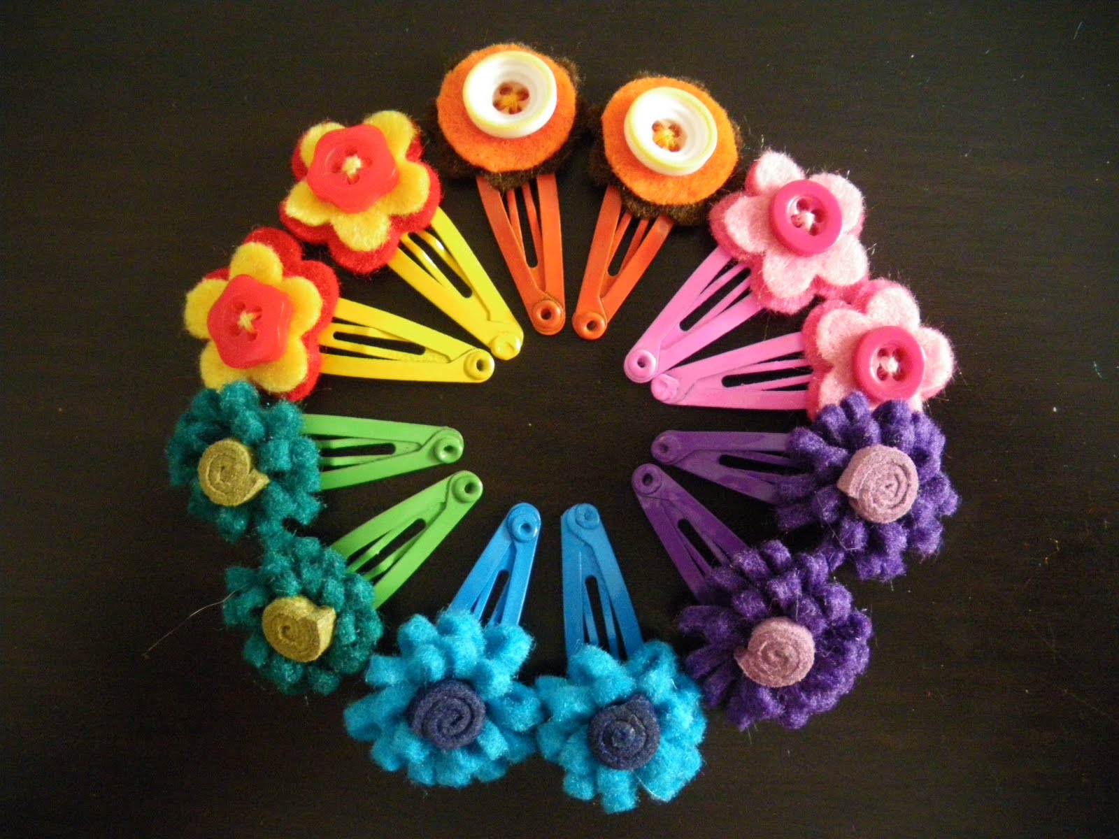 BISUTERIA Y COMPLEMENTOS HECHOS A MANO