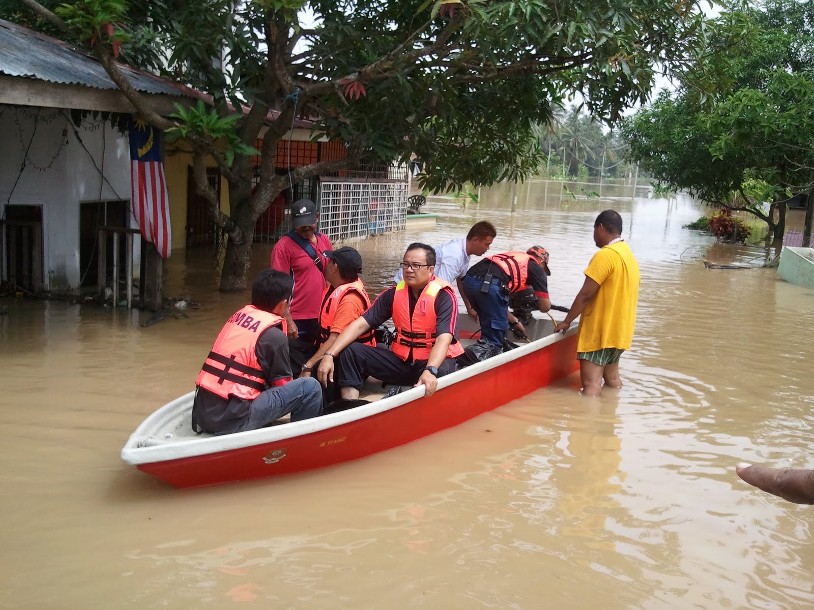 Dato Latt Shariman Banjir Misi Bantuan