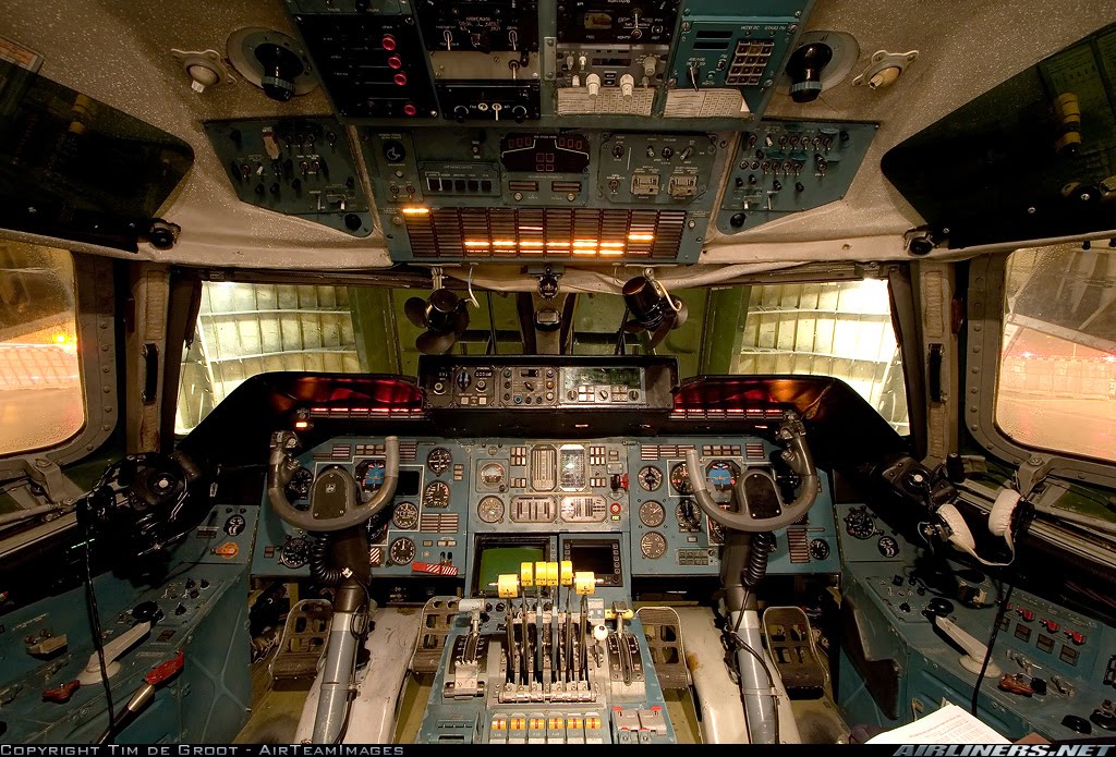 [Mriya+-+cockpit.jpg]
