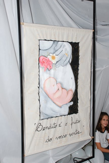 NUM LINDO TÚNEL DO TEMPO A MAMÃE FAF RELEMBROU SUA VIDA E NELE DEPAROU COM SUAS LEMBRANÇAS.