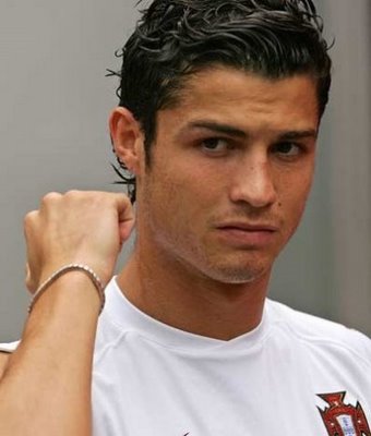 Latest Cristiano Ronaldo hairstyle pictures in 2010