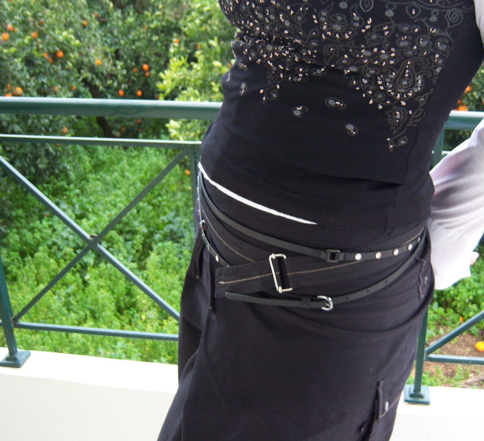 how to wear two belts