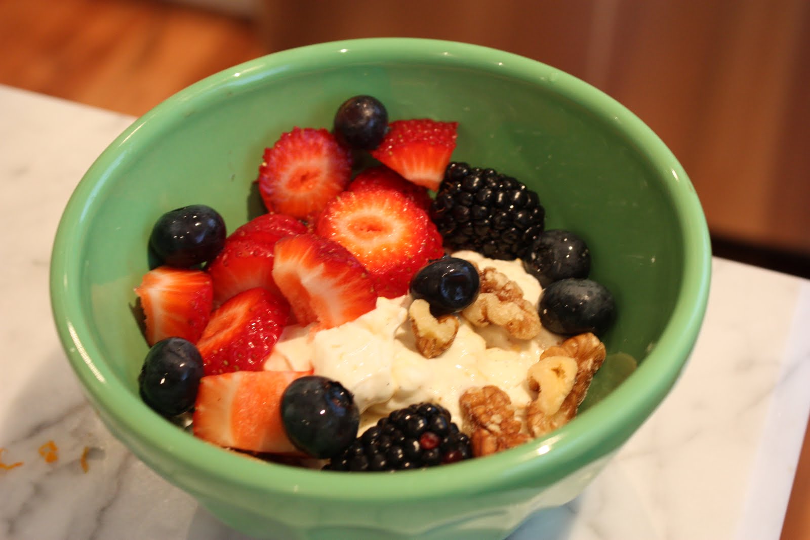 Be Healthy, Be Happy: Delicious Breakfast Yogurt