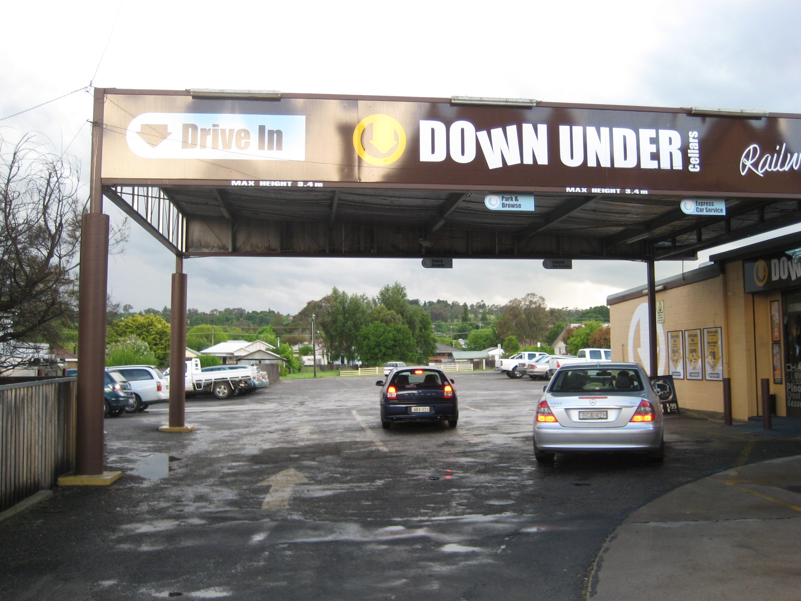 Aussie Friendship Exchange Drive Through Bottle Shop