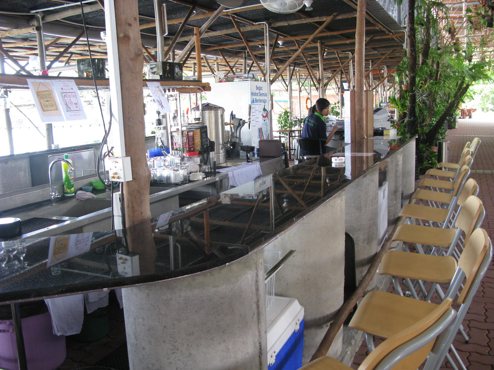 Anuar Steamboat Di Kuching / All mountain conditions