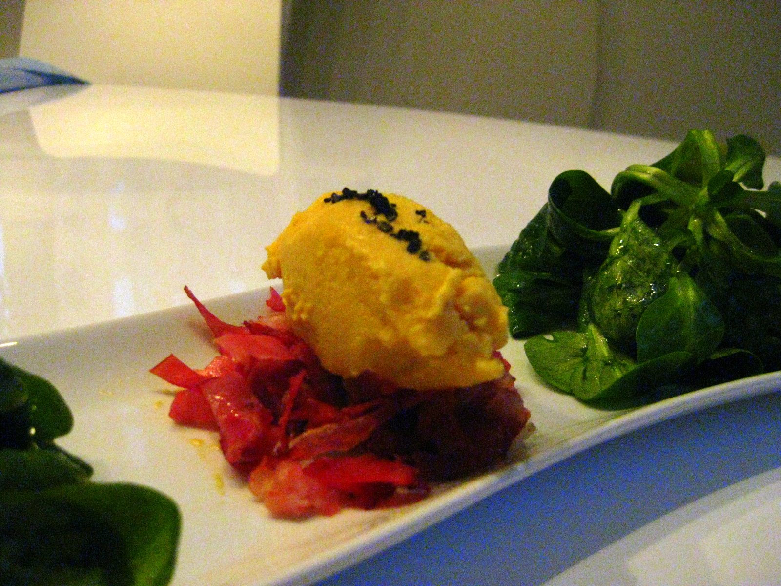 Gerösteter Wildschweinschinken, vermeindliches Gelbe Bete-Sorbet und Feldsalat | Arthurs Tochter kocht. von Astrid Paul. Der Blog für food, wine, travel & love Gerösteter Wildschweinschinken, vermeindliches Gelbe Bete-Sorbet und Feldsalat | Arthurs Tochter kocht. von Astrid Paul. Der Blog für food, wine, travel & love
