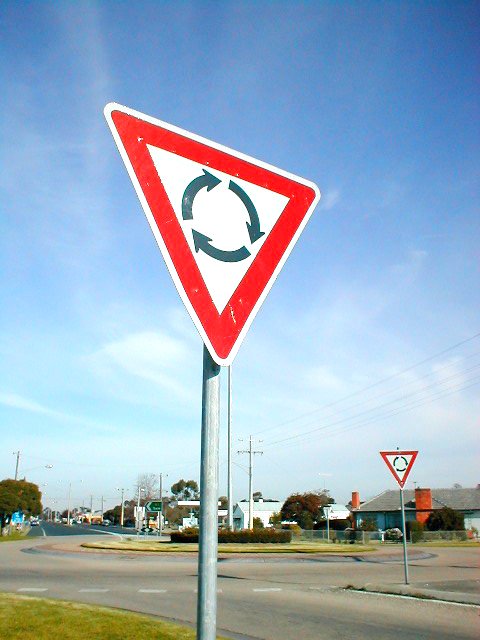 [roundabout+sign.JPG]