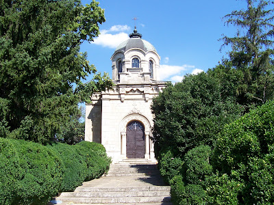 Imagini pentru mAUSOLEUL DE LA pLEVNA