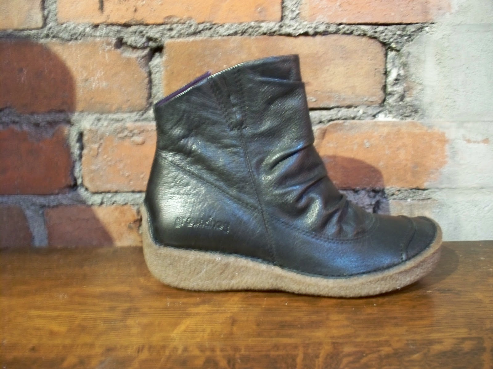 Twisted Sisters boutik groundhogs